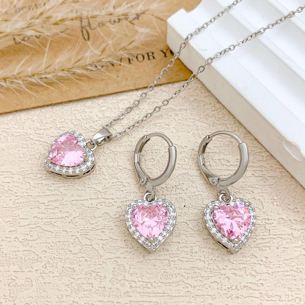 Colored Heart-shaped Zircon Necklace - Elegant and Luxurious Women's Small-Scale Exclusive Collar Chain with Pendant