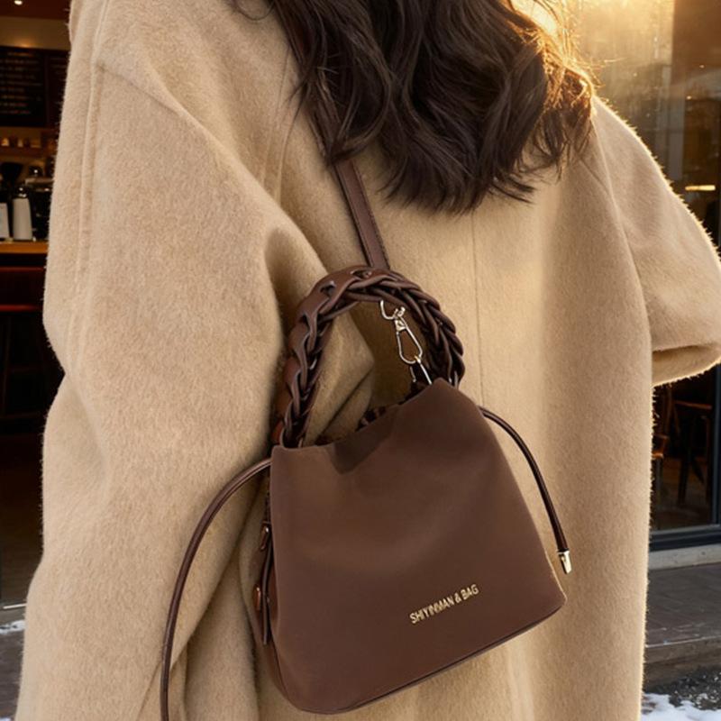 High-end Handbag, Retro and Stylish Crossbody Bag, Fashionable Single-shoulder Bucket Bag Casually