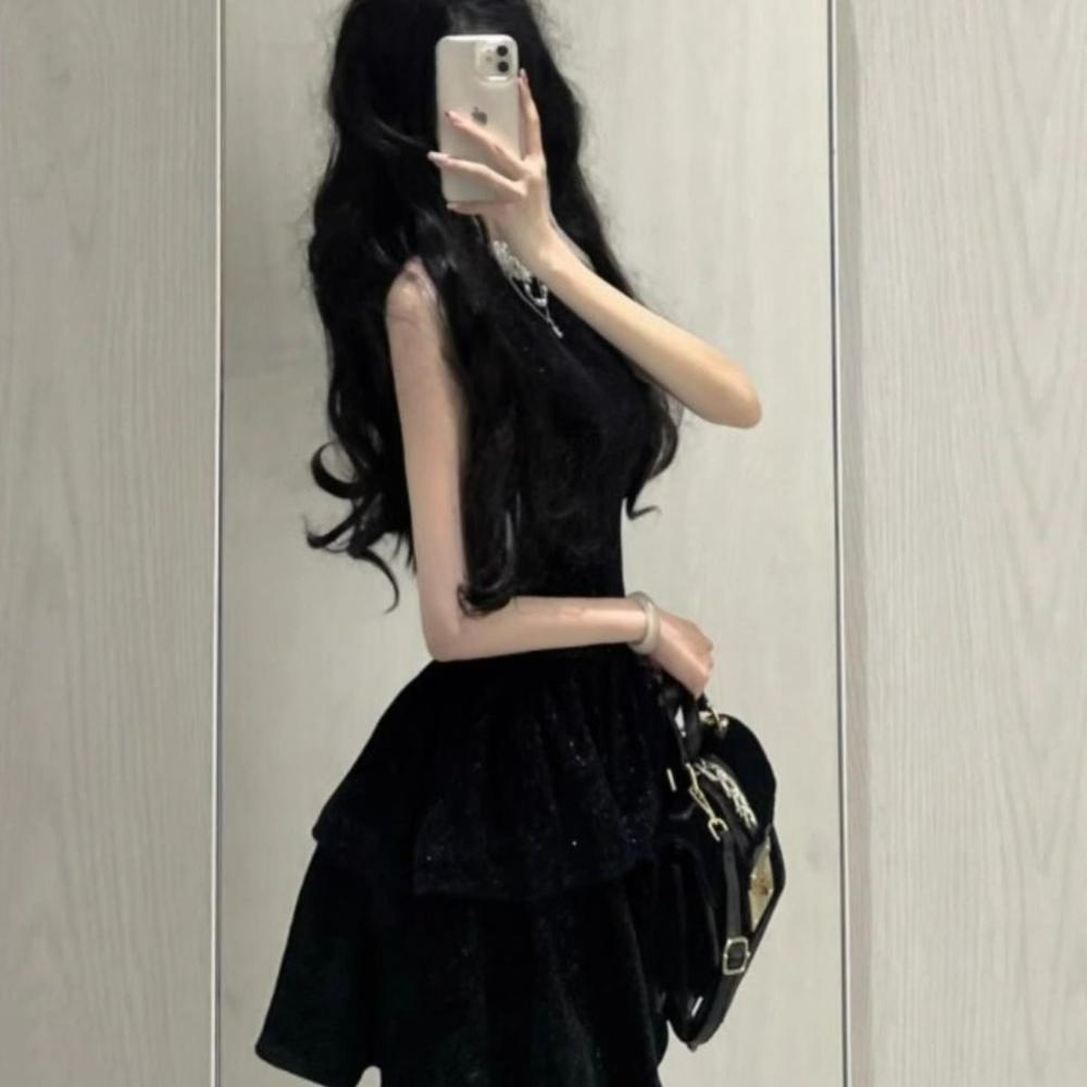 Rich Daughter French Sleeveless Dress Casual Style New Birthday Dress Hepburn Style Temperament Small Black Dress