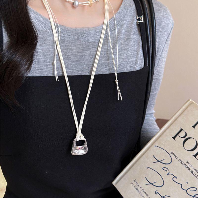 Retro Irregular Bow & Heart Tassel Necklace - Cool Versatile Clavicle Chain for Autumn & Winter