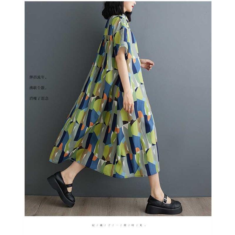 Rochie de lungime mijlocie, cu mâneci scurte, largi, cu imprimeu la modă