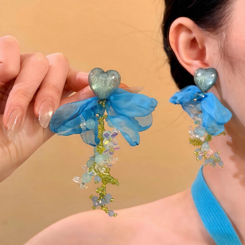 Orecchini a Cuore in Resina Francesi con Nappe a Fiore di Chiffon - Gioielli da Donna Lussuosi e Versatili
