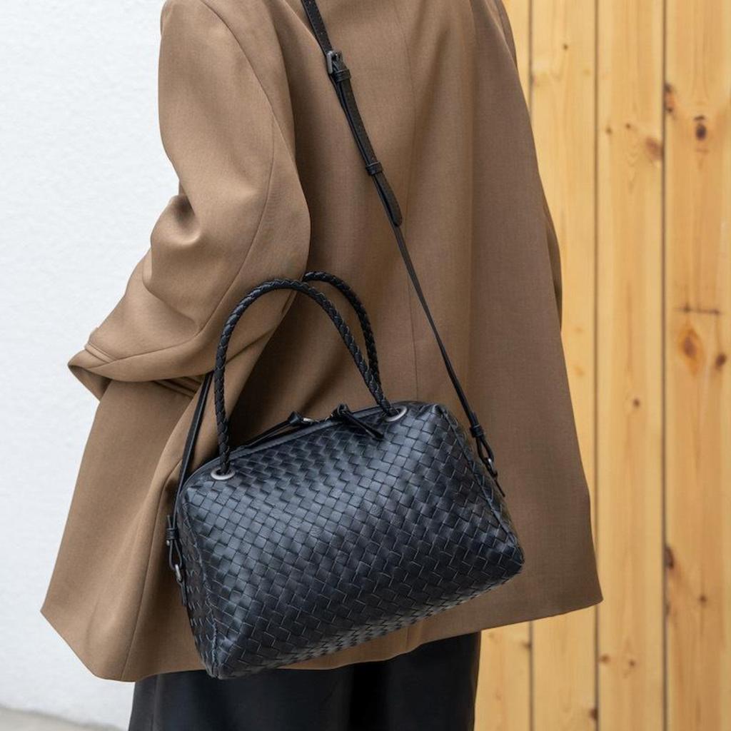 Trendy women's bag first layer sheepskin hand-woven portable diagonal straddle bag fashion versatile trend woven bag crossbody