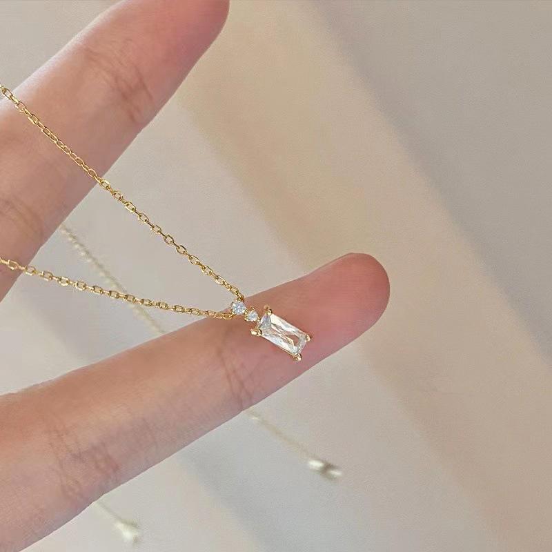Minimalist Pendant Necklace for Women, Embellished with Synthetic Zircon, Elegant Linear Design, Daily Jewelry