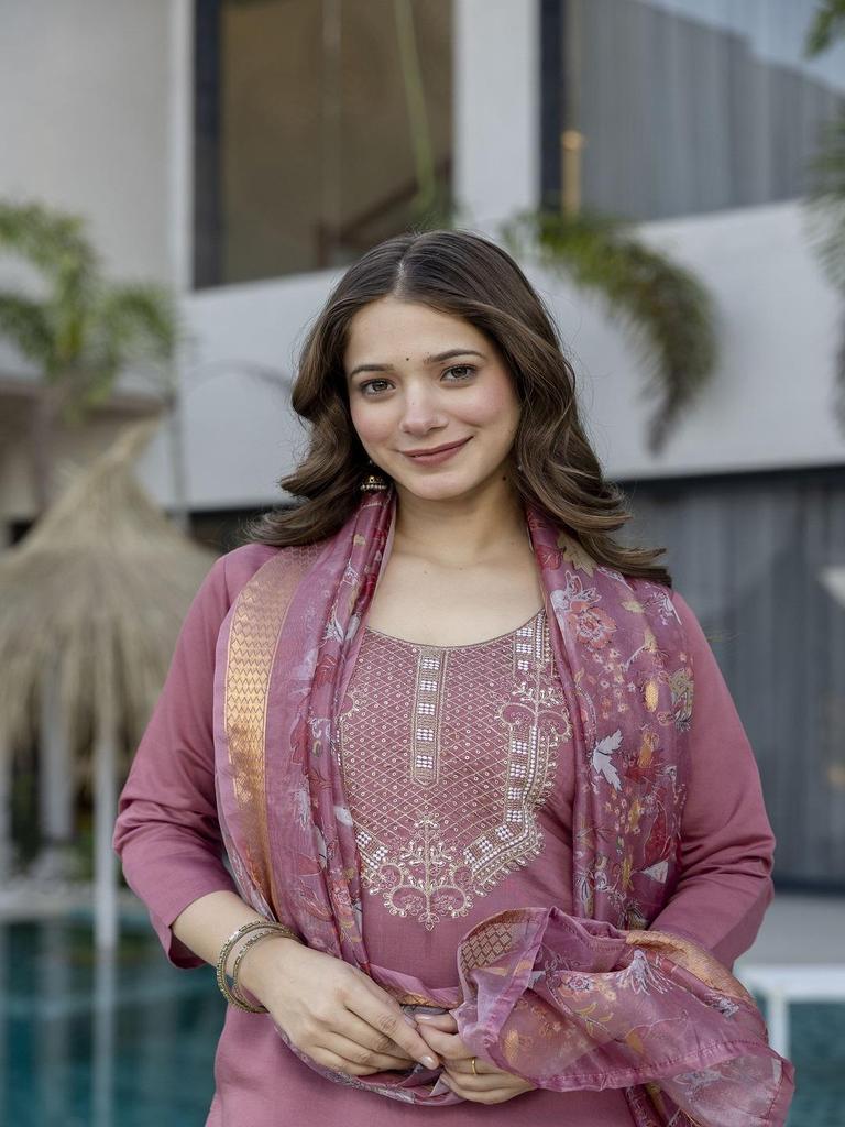 Women Embroidered Kurta Set with Floral Dupatta – Elegant Ethnic Festive Wear