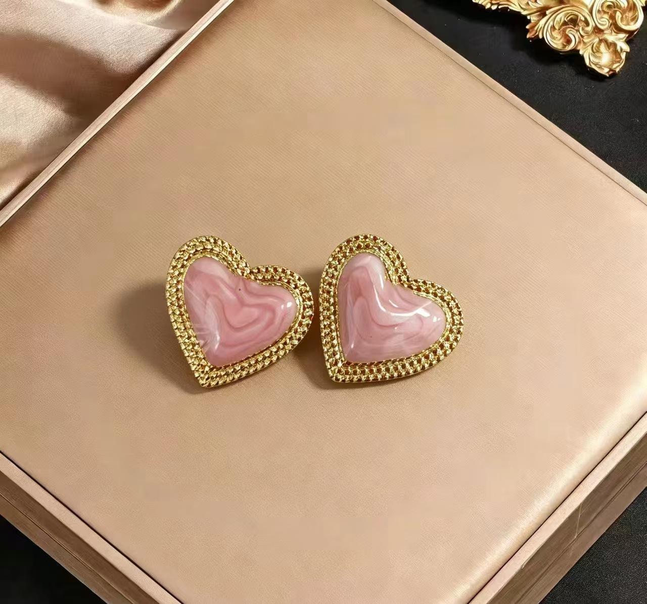 

Stainless steel oil drop earrings, niche design sense light luxury metal studs, gentle temperament versatile earrings