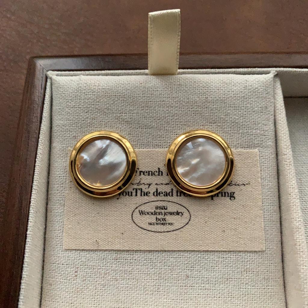 Gentle And Delicate Geometric Fritillary Stud Earrings, Niche And Versatile, Elegant And Simple, High-End Luxury Earrings, Women