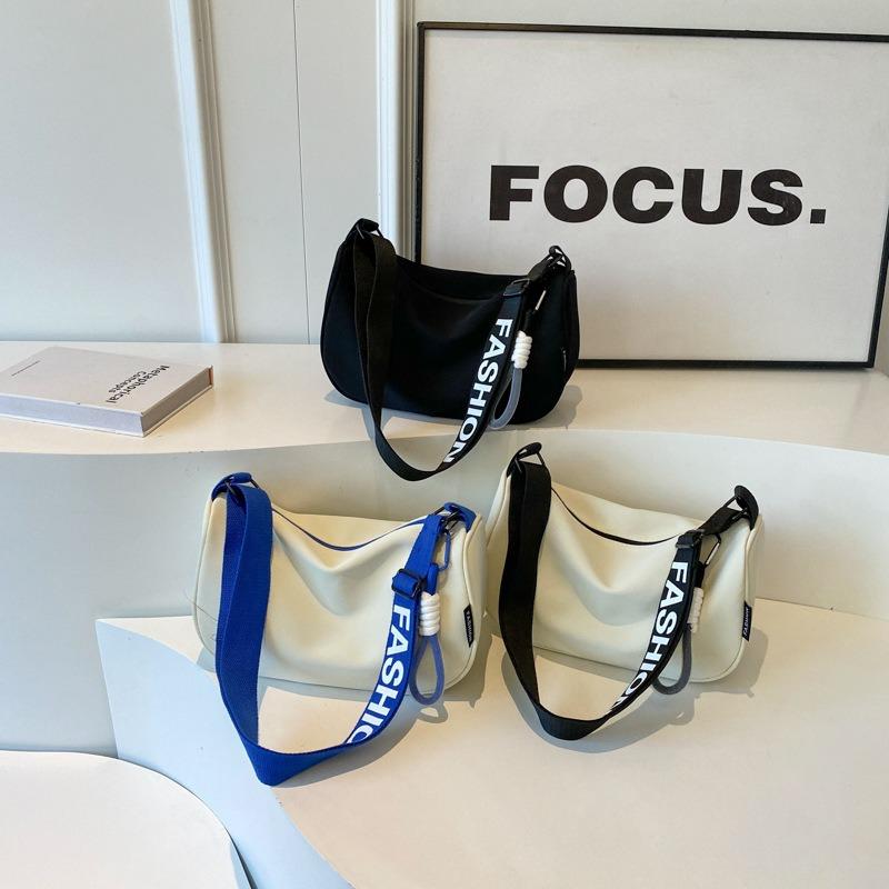 Oxford cloth large-capacity dumpling bag women's new versatile leisure sports style shoulder messenger bag