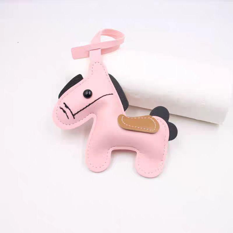 Artistic Horse Accent PU Keychain Accessory Wear Resistant Practical Key Organiser Charm with Delicate Craftsmanship