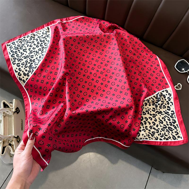 New Leopard Print Temperament Silk Scarf Light Luxury Versatile Decorative Scarf Women's Small Square Scarf 71cm Imitation Silk Scarf Shawl