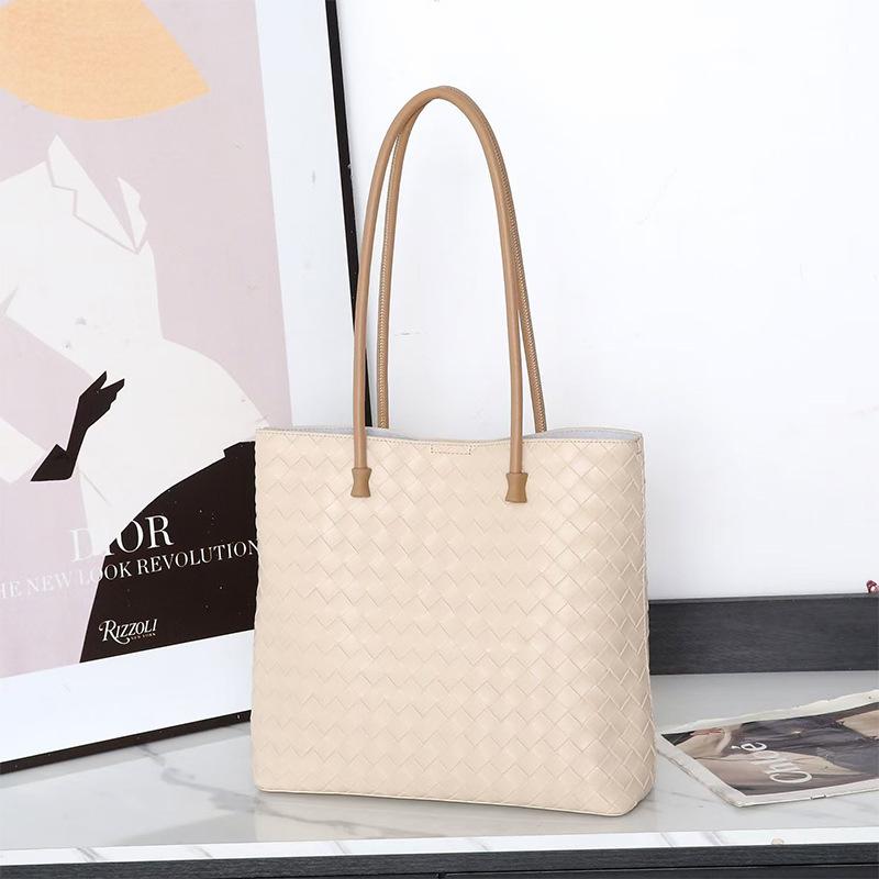 

Genuine Leather Woven Tote Bag for Women 2025 New Versatile Underarm Bag Fashionable Shoulder Bag Commuter Large Capacity Handbag 31*28*10 бежевий