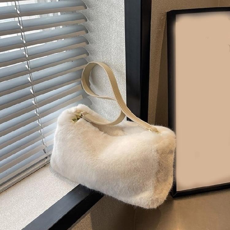 Fashionable Plush Shoulder Bag Functional Interior Suitable for Everyday Use