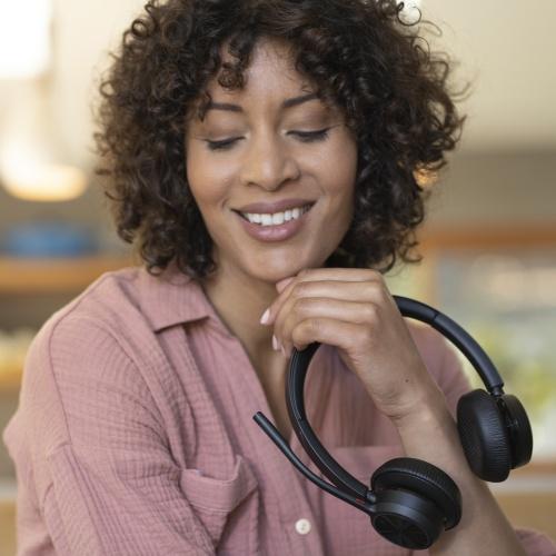 Poly Voyager 4320 UC Stereo Wireless Headset, Bluetooth, USB-A,+BT700 dongle, +Charging Stand, Black