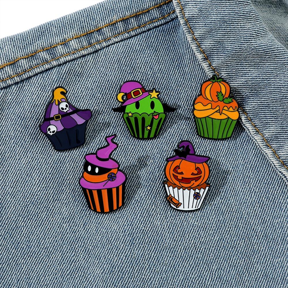 Halloween Cupcake Brosche Schrulliges und Lustiges Geist Skelett Kürbis Kuchen Design