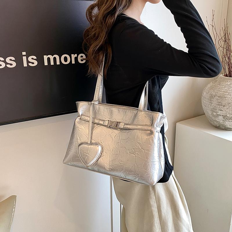 Large-capacity women's commuter bag, new spring and autumn fashion texture tote bag, simple shoulder bag