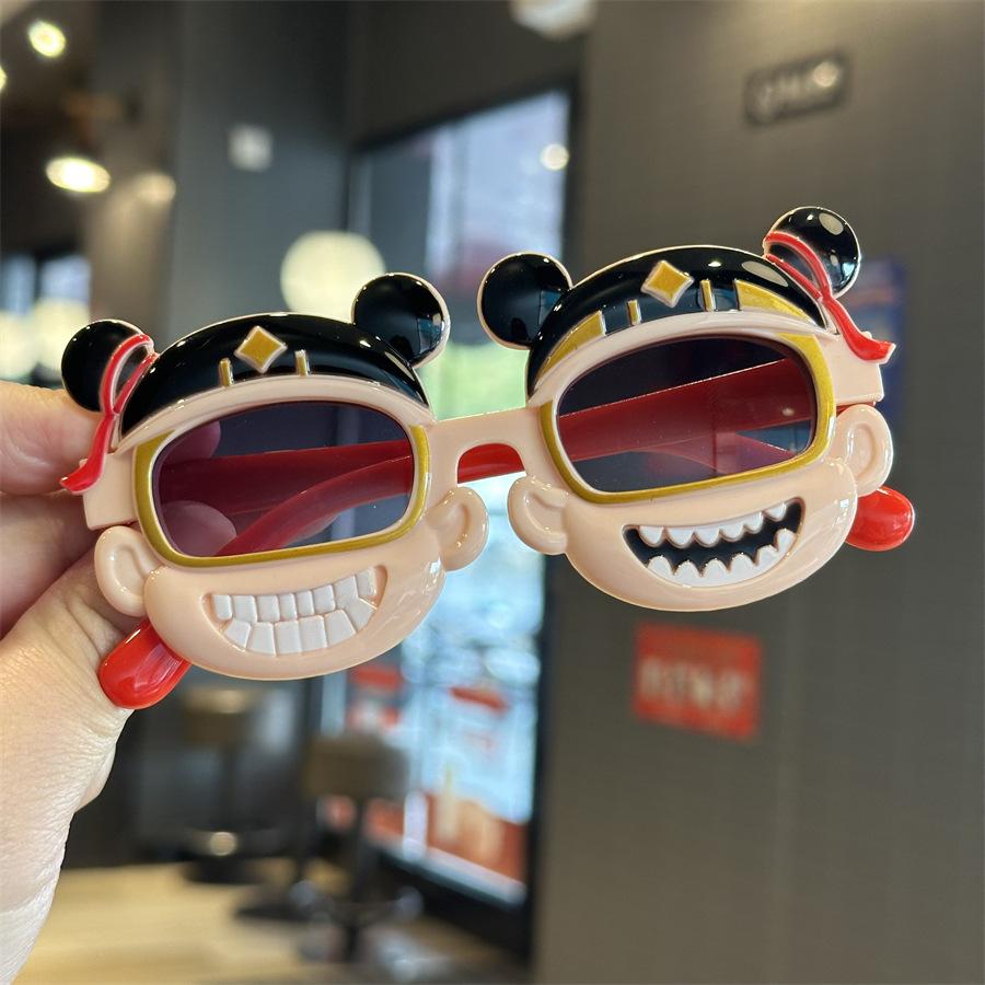 New cartoon-style children's sunglasses, cute baby sunglasses with UV protection, for boys and girls, perfect for taking stylish photos in a Chinese