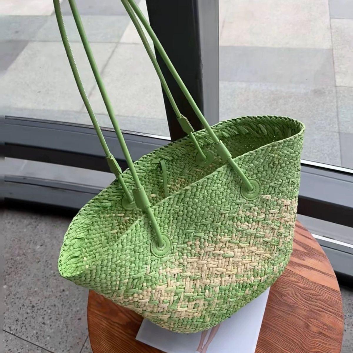 

Large-capacity Single-shoulder Straw Woven Bag Luojia Gradient Color Holiday Style Beach Fashion Female Collect and purchase, give a thick inner bag