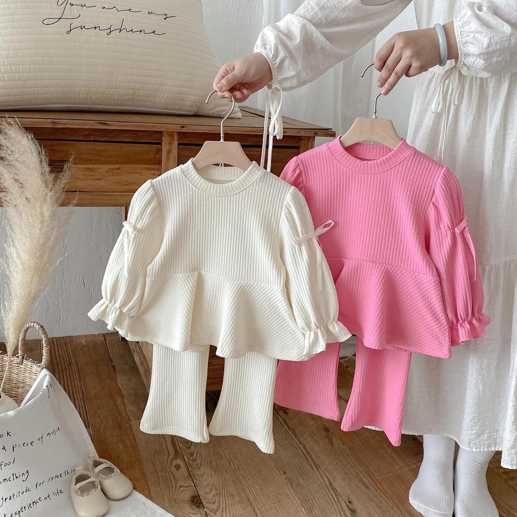 Herbstanzug für Kleinkind-Mädchen im koreanischen Stil mit Schleife - Baby-Rüschenoberteil & Schlaghosen-Set (Ankunft 2025)