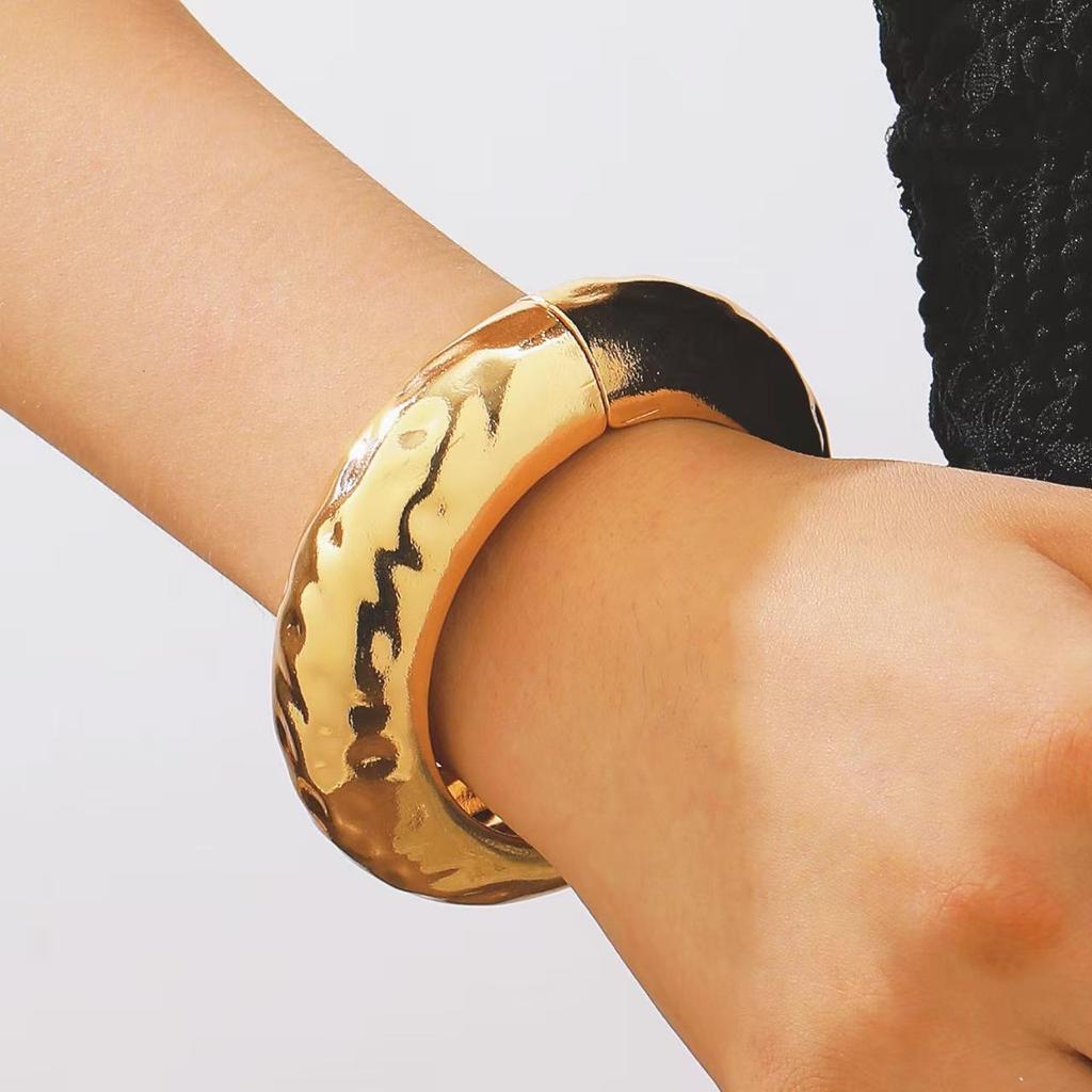 Geometrischer Goldener Breiter Armreif Minimalistisch Punk für Frauen