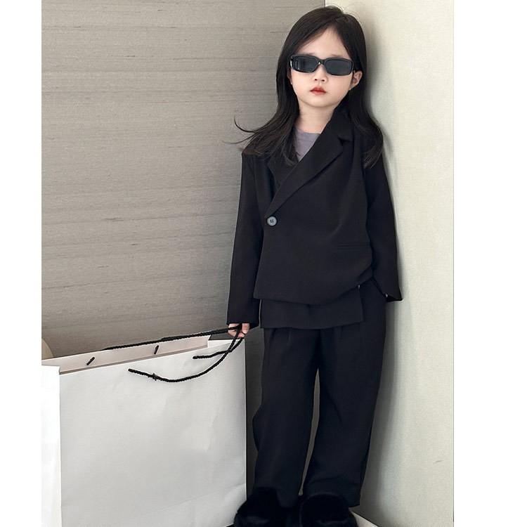 

Дизайн детского весенне-осеннего костюма: Топ свободного кроя с асимметричной планкой + Брюки от костюма, комплект из двух предметов 90 чёрный