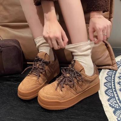 2025 wiosna retro buty na podwyższeniu damskie nowe popularne na grubej podeszwie wszechstronne buty sportowe i rekreacyjne niemieckie treningowe białe buty