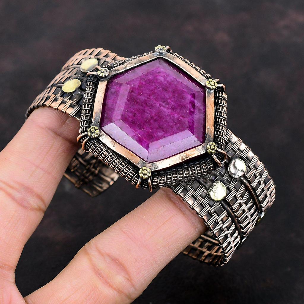 Pulseira de punho de rubi de Caxemira facetada, bracelete enrolado em fio de cobre, bracelete ajustável feito à mão, pulseira com pedras preciosas, joia enrolada em fio de cobre, presente para a mãe