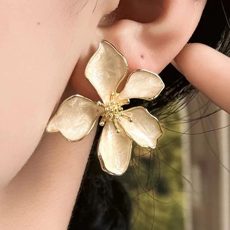 Five Petals Flowers Drop Earrings for Women Trendy Green White Enamel Oil Blooming Gardenia Flowers Dangle Earrings Jewelry