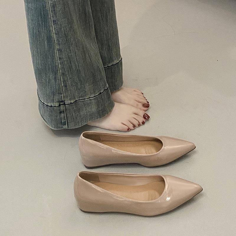 New spring and autumn black inner heightening pointed flat shoes women's shallow mouth versatile commuter red single shoes