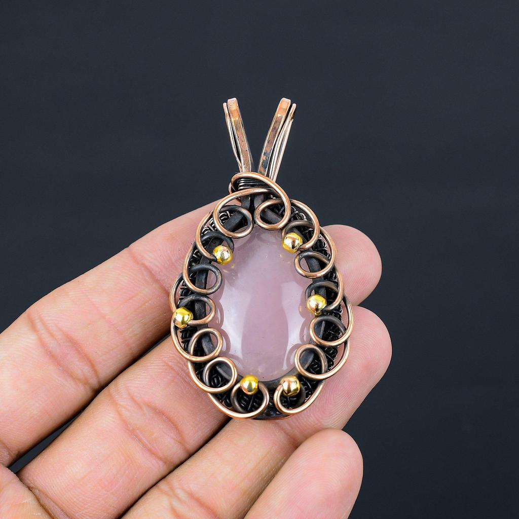 Ručne vyrábané šperky s príveskom z drahokamu ruženín z čistého medeného drôtu