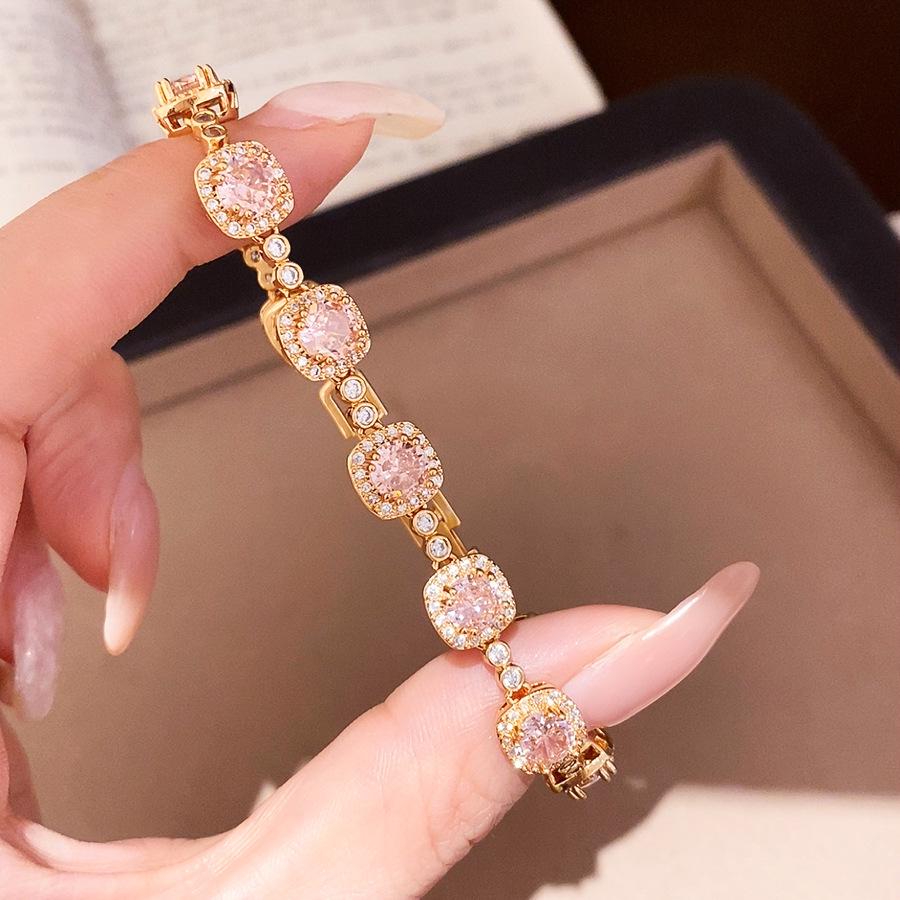 Heart Flower Diamond 18k Gold-Plated Zircon Bracelet: Elegant, Versatile Hand Jewelry for Women