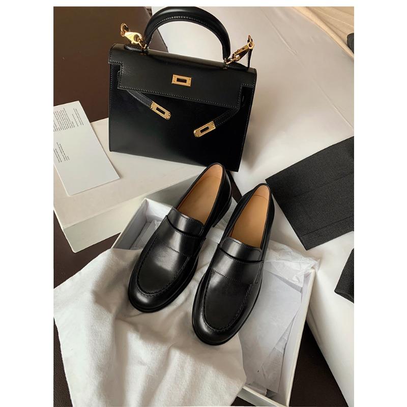 

Ретро женские кожаные туфли из овчины на плоской подошве, ленивые матовые, на одном педале, ленивые, с юбкой, маленькие кожаные туфли 40