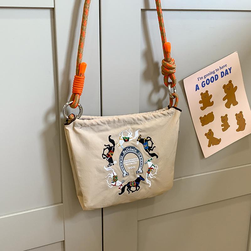 

Embroidered ins bucket small cloth bag women s 2025 new simple contrast color for walking one-shoulder crossbody mobile phone bag хаки