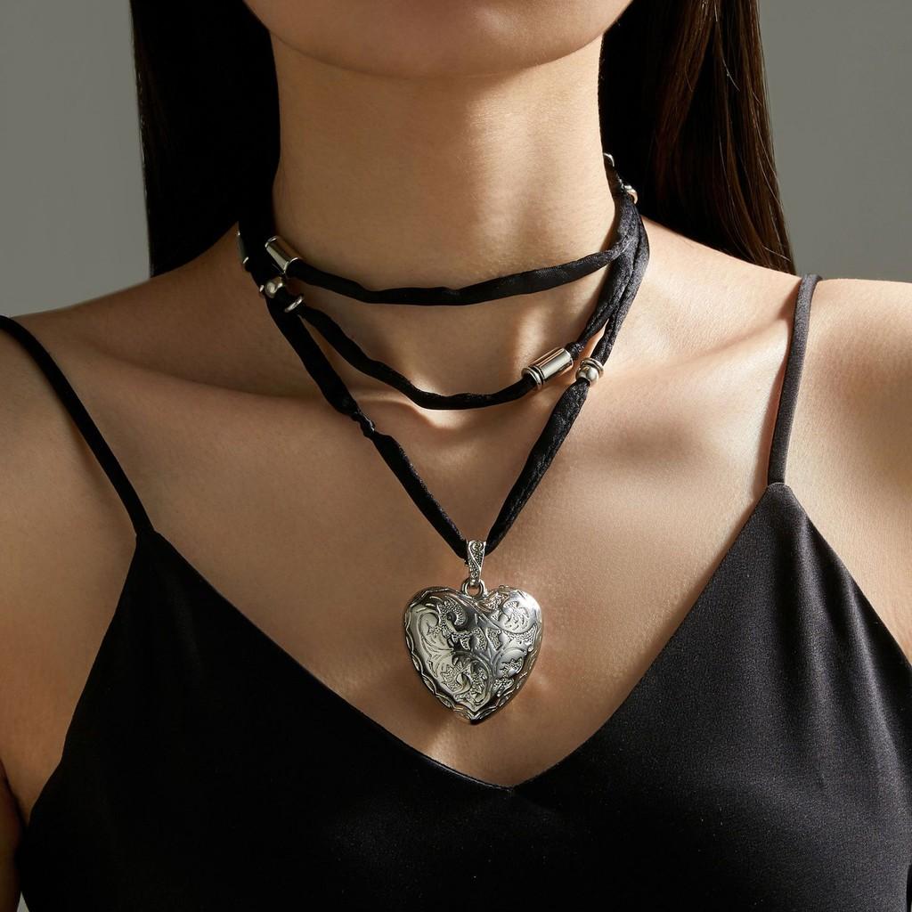 

Красивое колье-подвеска ручной работы для женщин из стильного сплава с элегантной отделкой серебряный