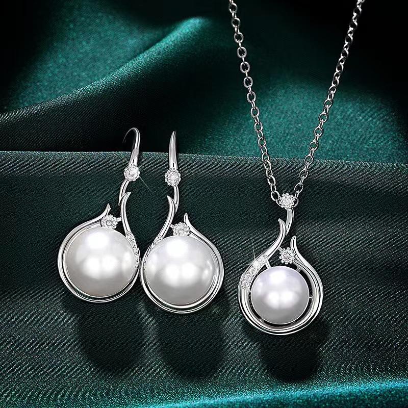 New Baroque Pendant Artificial Pearl Women's Necklace Women's Clavicle Chain Choker Personalized Pendant