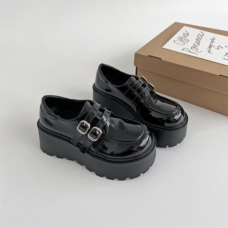 

Черные ретро туфли на платформе в британском стиле, маленькие кожаные туфли женские 2025 новая весна и осень французские увеличивающие рост лоферы на толстом каблуке одинарные туфли 39