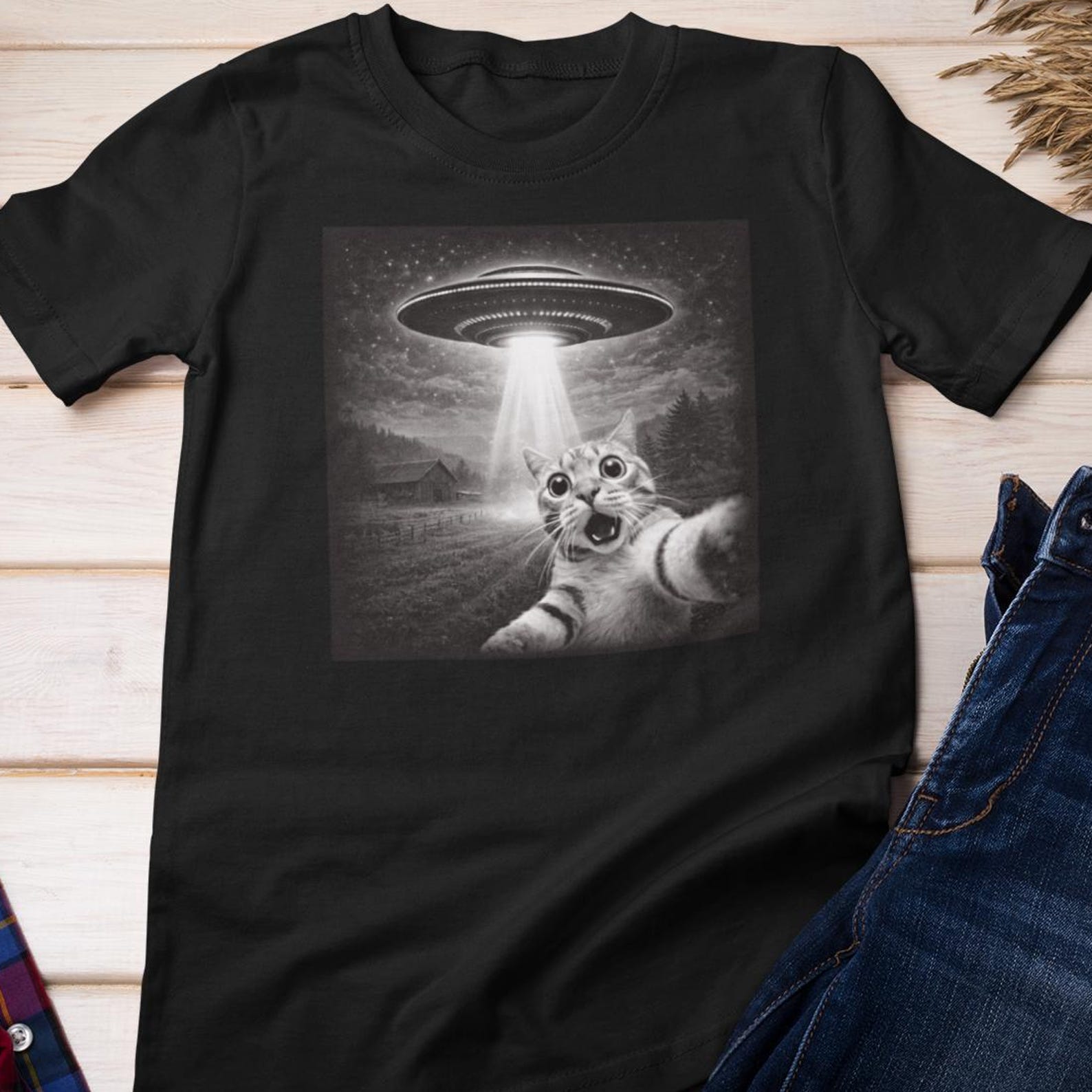 Funny Shirt - Shocked Cat Selfie UFO | Alien Spaceship Graphic Cotton T-Shirt L