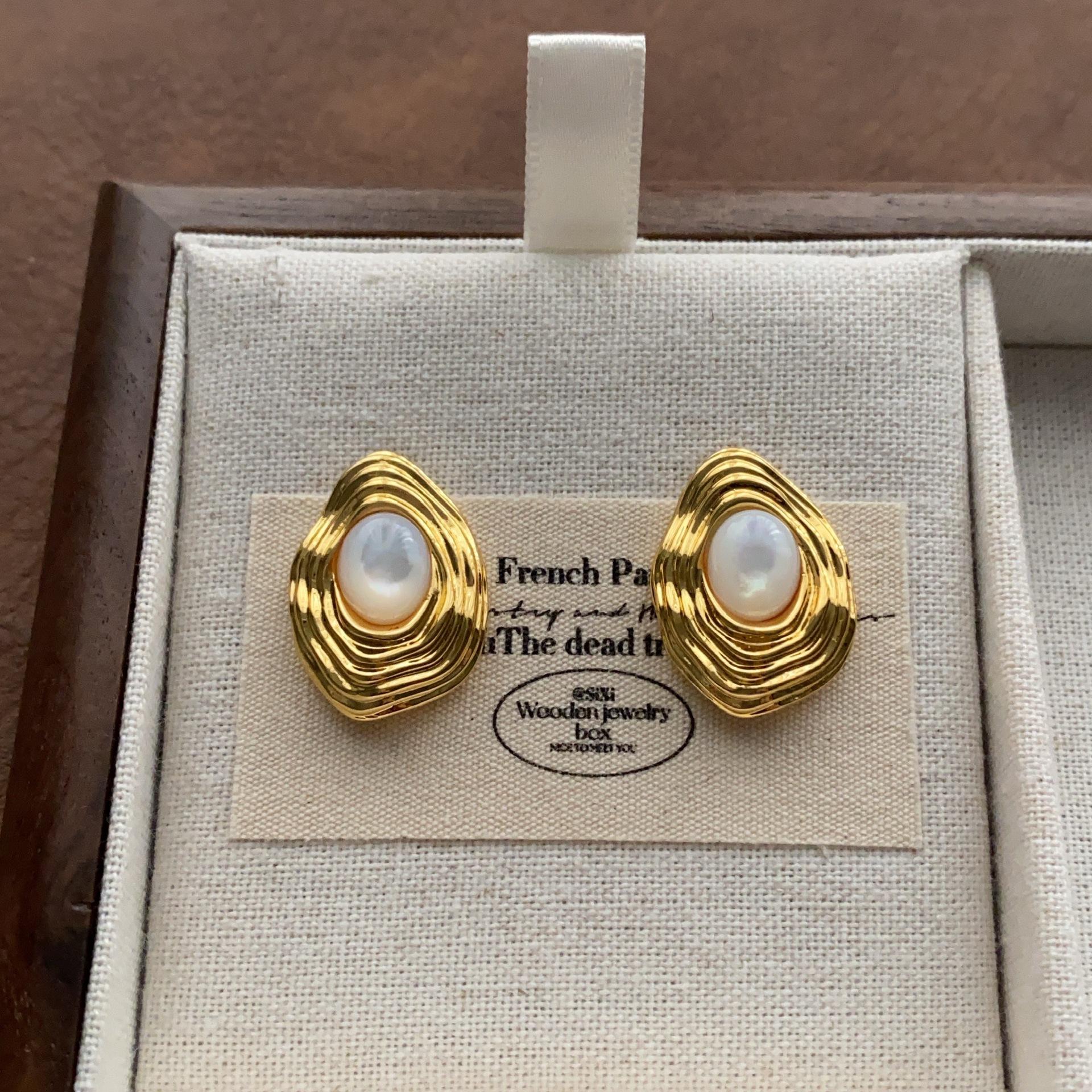 Metal water ripple stud earrings full and gentle white disc earrings elegant and exquisite earrings