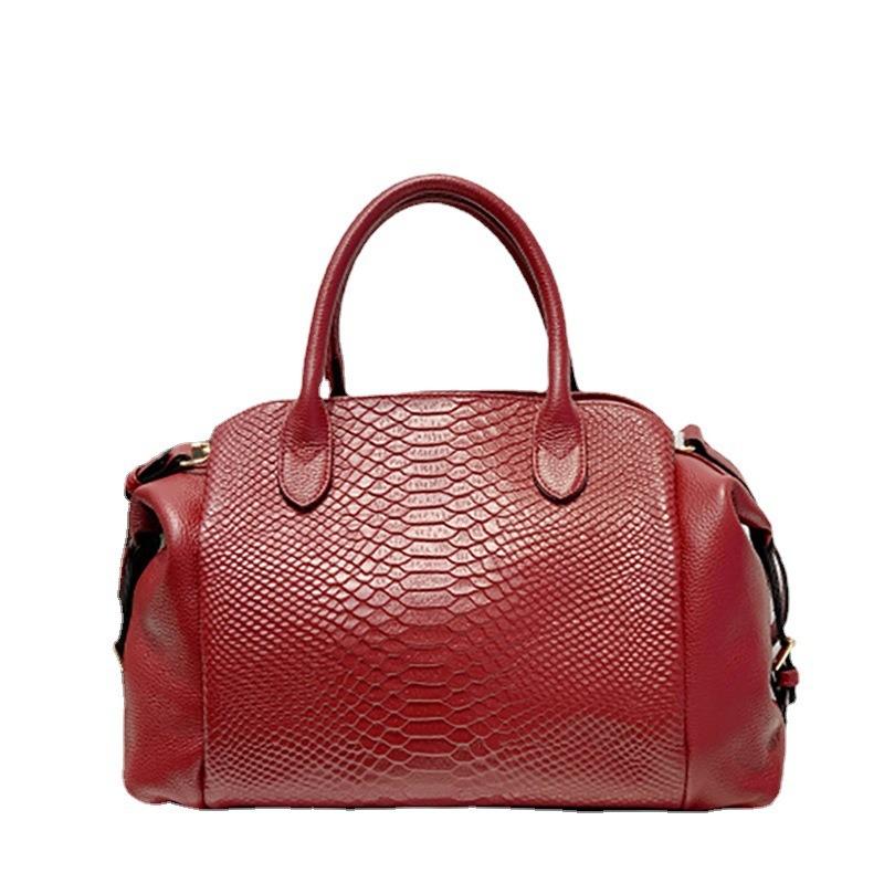 Retro crocodile pattern women's bag plus genuine leather locomotive bag, large-capacity messenger handbag.