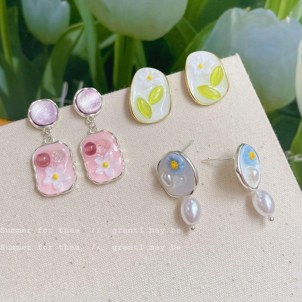 Summer Floral Cat's Eye Earrings: Delicate Silver Needle Design for Women