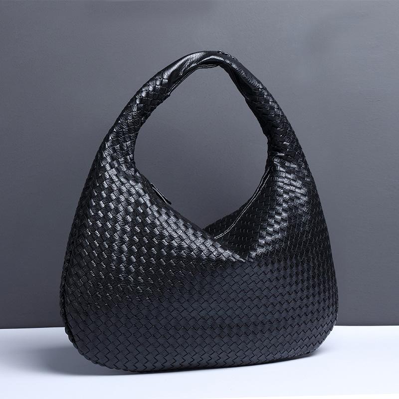 Spring and summer new crescent moon women's bag woven handbag large capacity simple versatile croissant zipper model