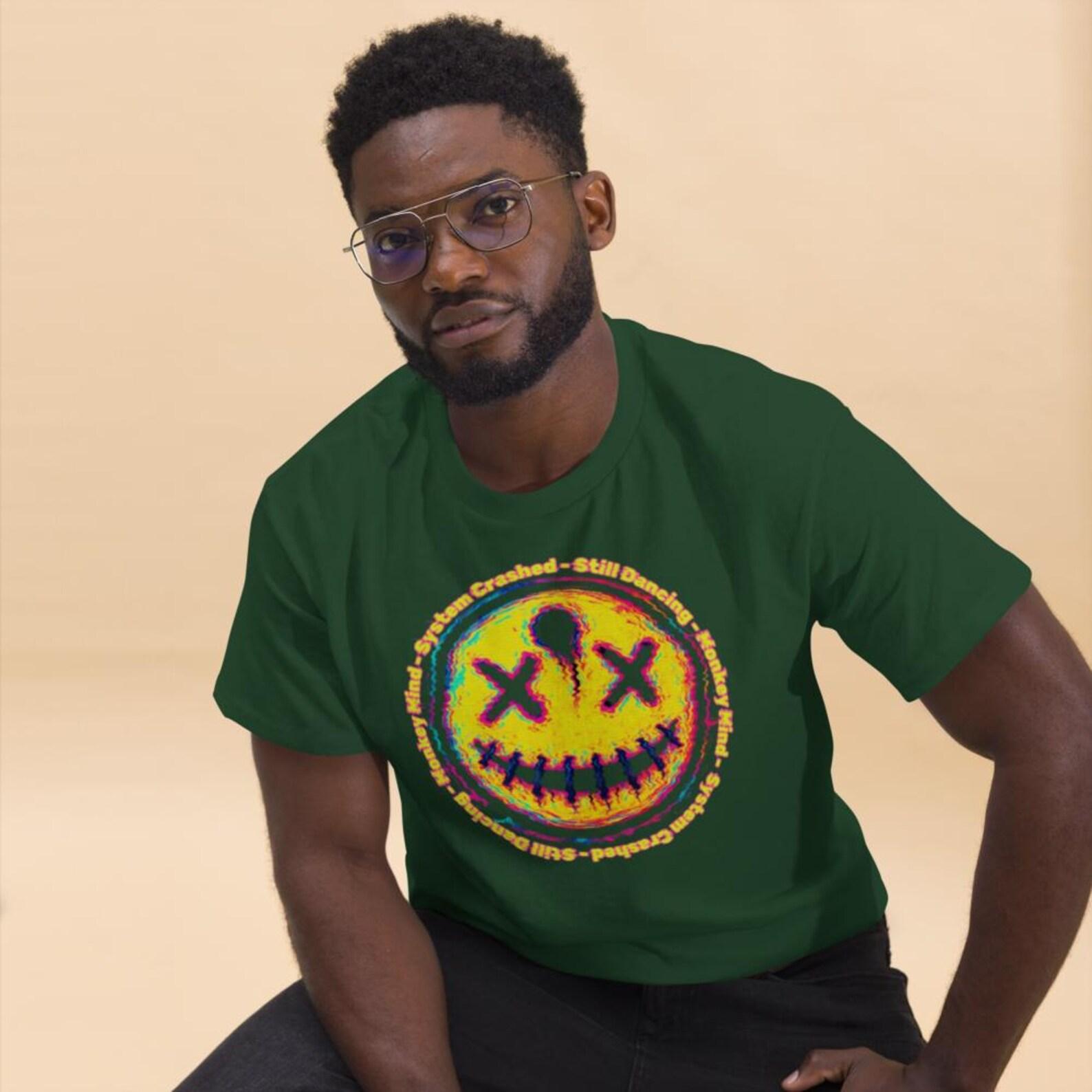 System Crashed Still Dancing T-Shirt – Glitch Smiley Rave Tee – Unisex Techno Festival Shirt for Cyberpunk & EDM Streetwear Fans XL