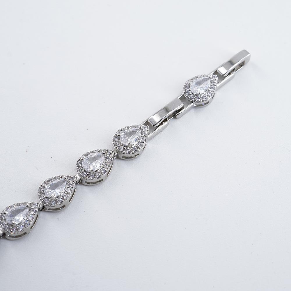 Elegant White Gold-Plated Heart Zircon Bracelet for Women