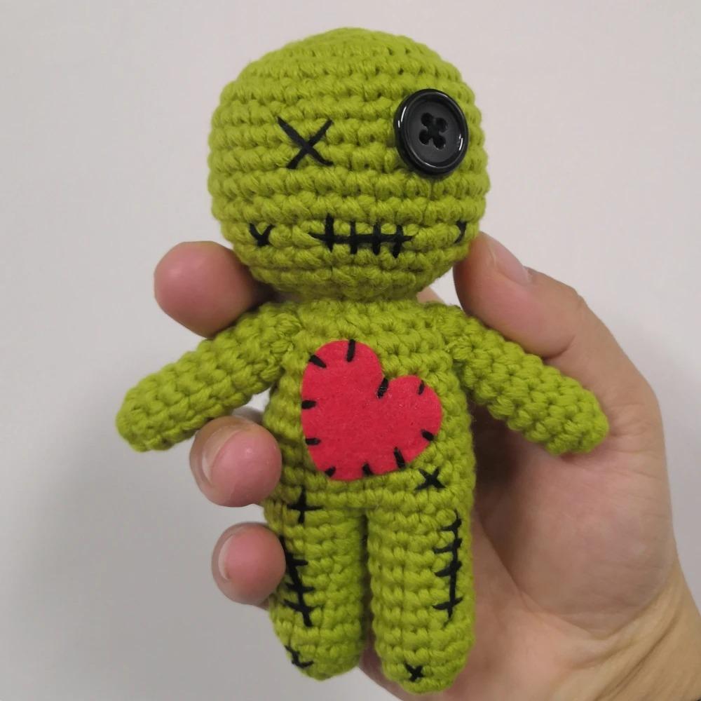 Verschiedene Farben Handgemachte Thailändische Voodoo-Puppe Einzigartiges Gruseliges Horror-Party-Ornament Hexerei Scherz-Requisiten für Halloween Weihnachtsdekoration