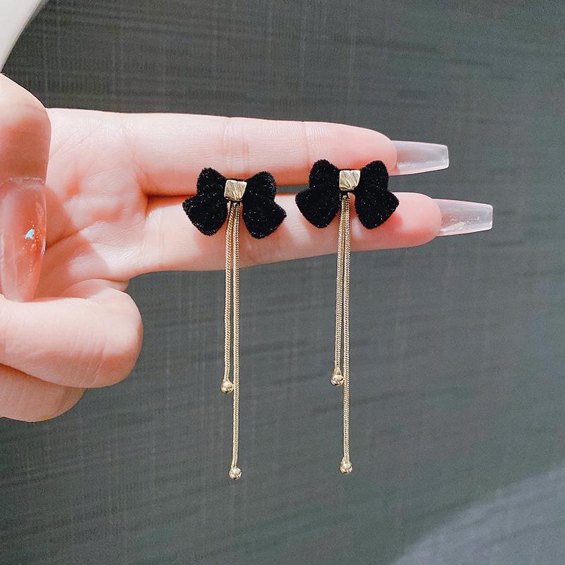 

Velvet Bow Tassel Long Earrings Lightweight Dangle Chain Design Fashion Jewelry for Women and Girls Suitable for Daily Wear and Special Occasions чёрный