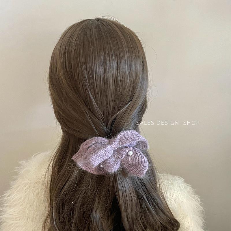 Korean Pearl Bow Knitted Scrunchie – Elegant Autumn/Winter Hair Accessory