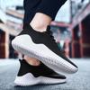 2025 Herrenschuhe 2021 Douyin weißer Hintergrund schwarze Schuhe Herren Sport atmungsaktive Fliegenstrick-Mesh-Schuhe Laufschuhe 556