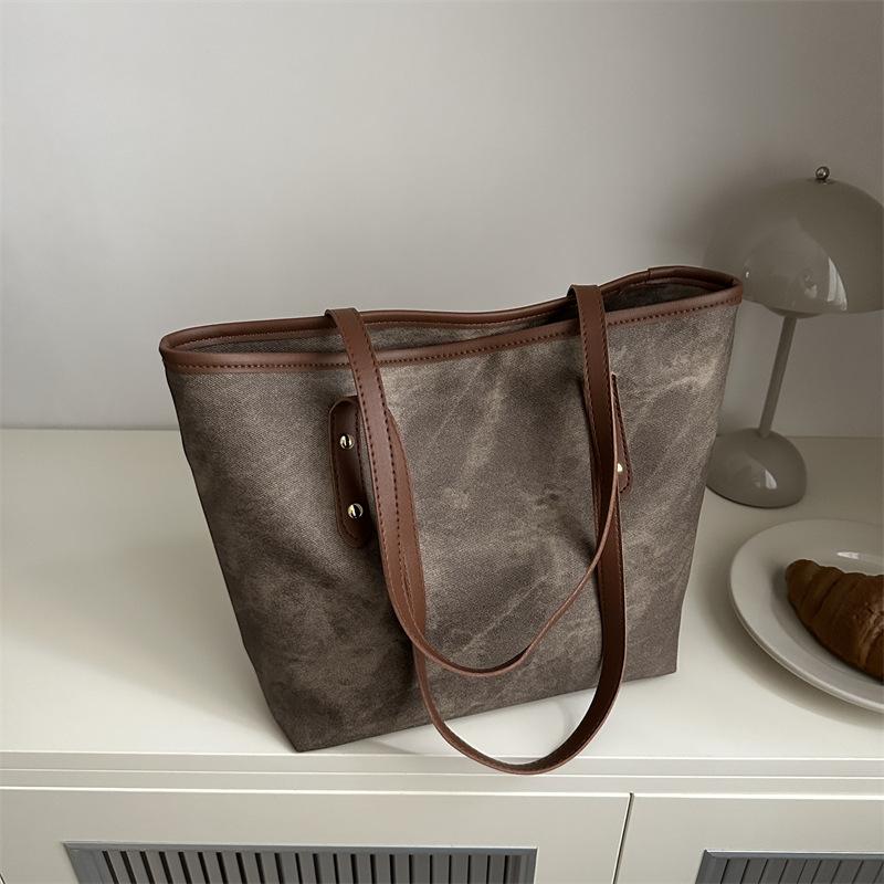 

Сумка великого місткості Жіноча сумка 2024 Новий модний повсякденний модний сумка на весну 2024 р. Проста сумка під пахву в стилі ретро коричневий