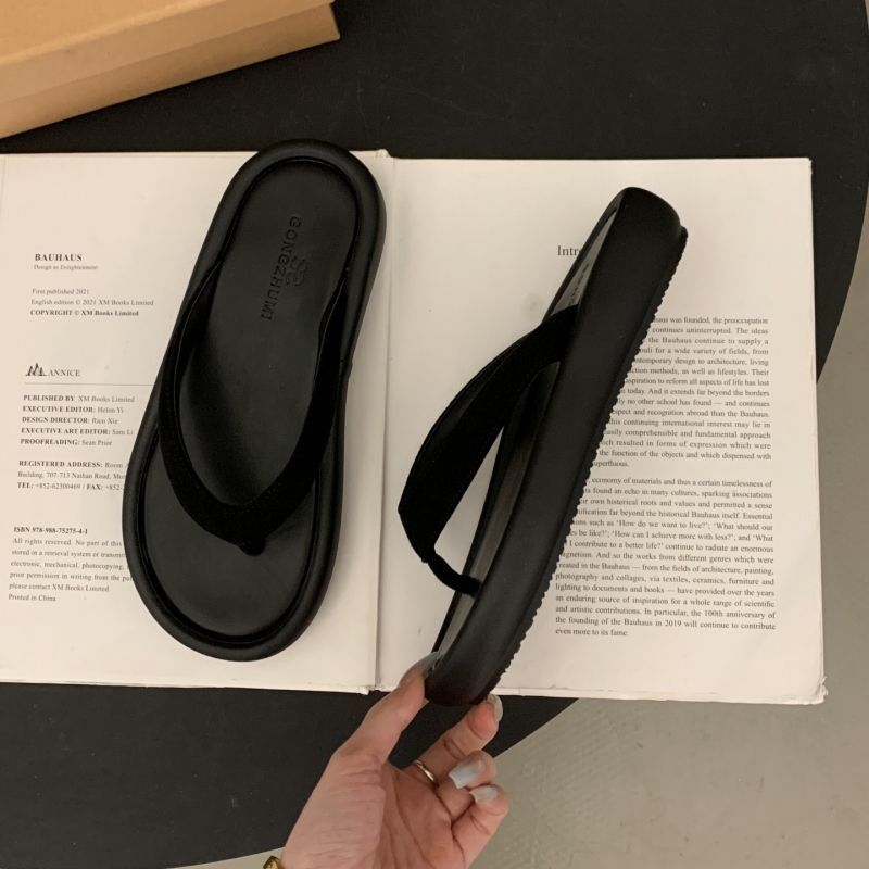 

Thick bottom minimalist flat bottom versatile summer fashion comfortable vacation new women wear beach flip-flops cool slippers 40 чёрный