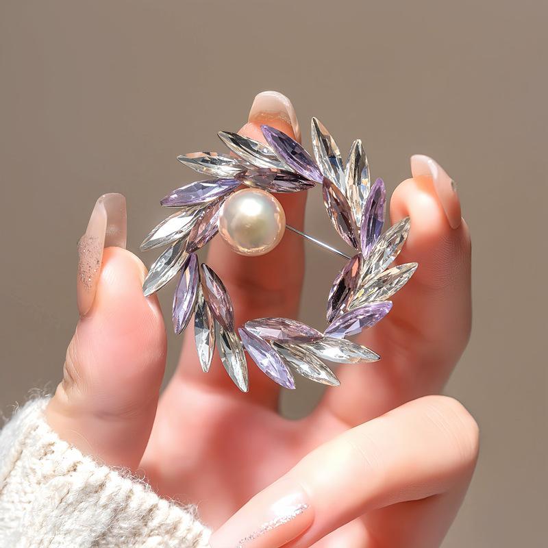 Sunward Growth Sunflower Brooch: Elegant Women's Corsage Pin for College Entrance Suits