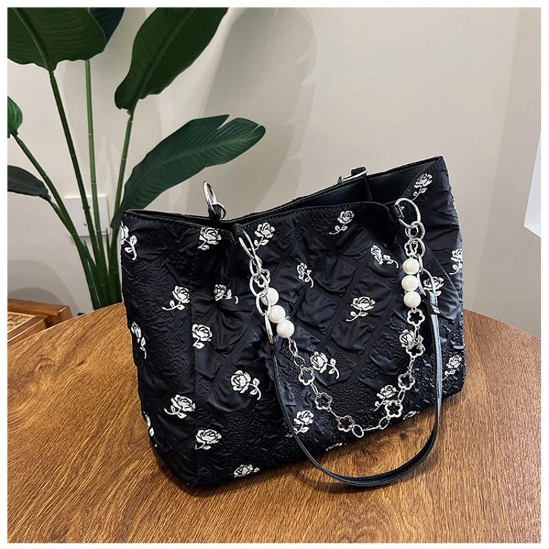 

New large-capacity pleated cloth bag pearl chain women s tote bag trendy fashion flower commuter shoulder bag чёрный